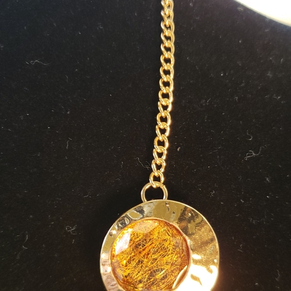 🛍NWOT Pretty gold necklace - Picture 3 of 4